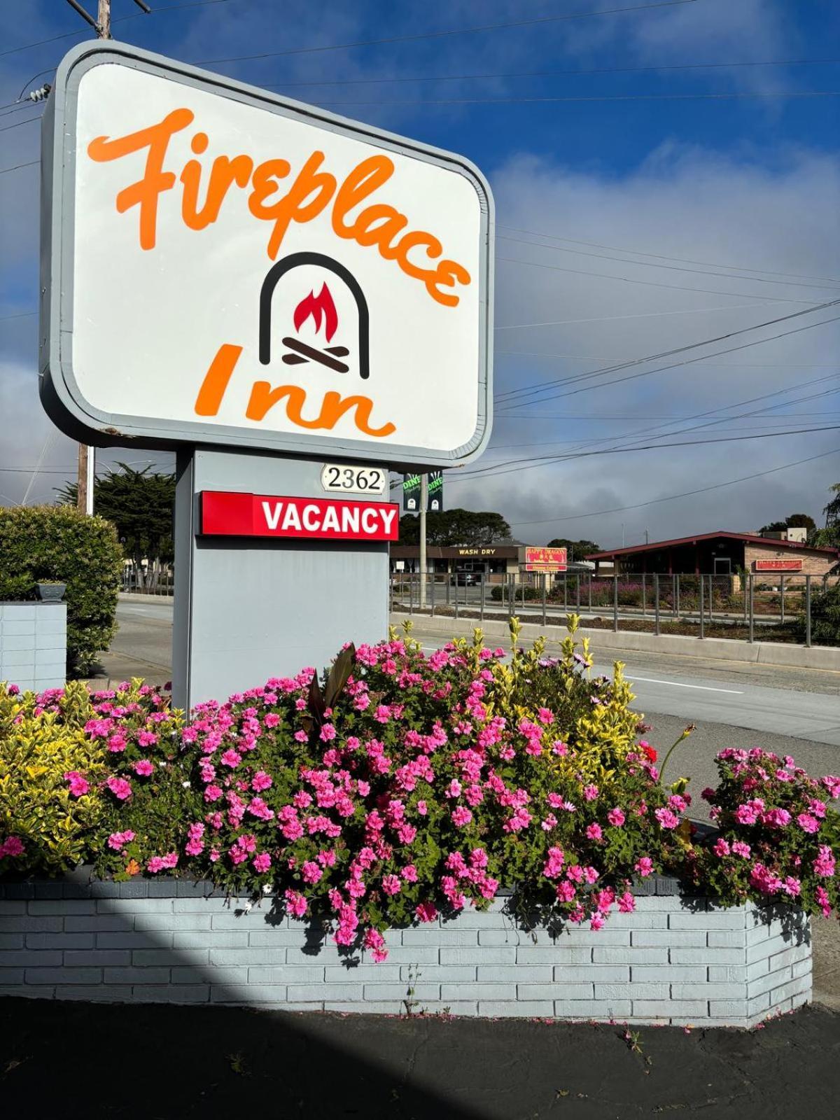 The Monterey Fireplace Inn Exterior foto